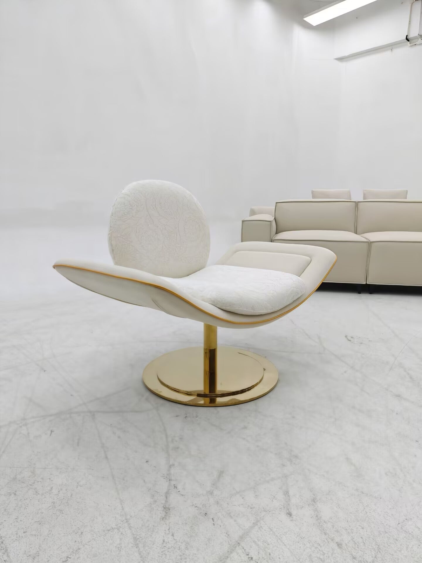 Eddie Designer High-End Metal Artistic Petal Fabric Armchair