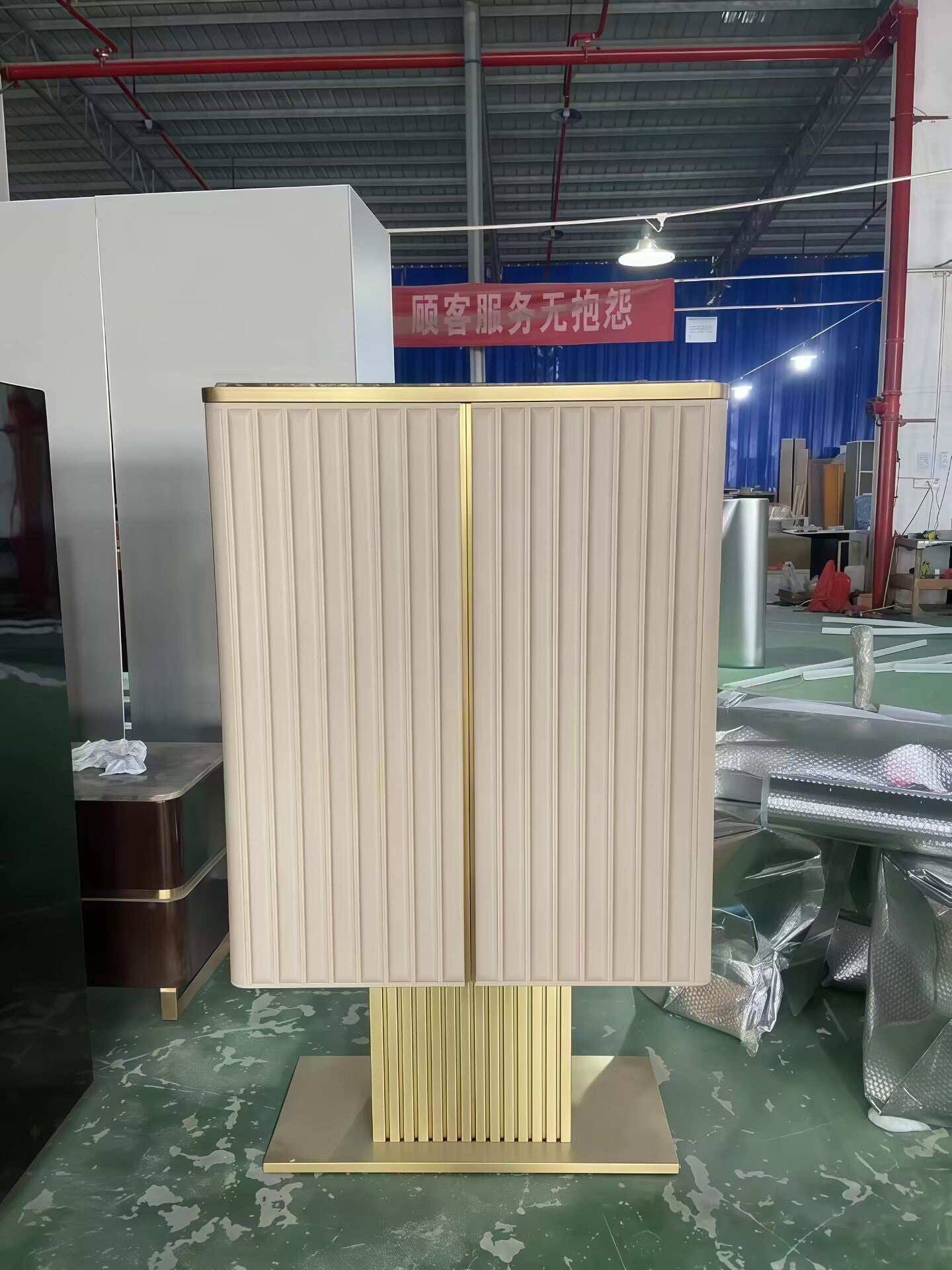 Elite Unique Creativity High-End Solid Wood Metal Wine Cabinet