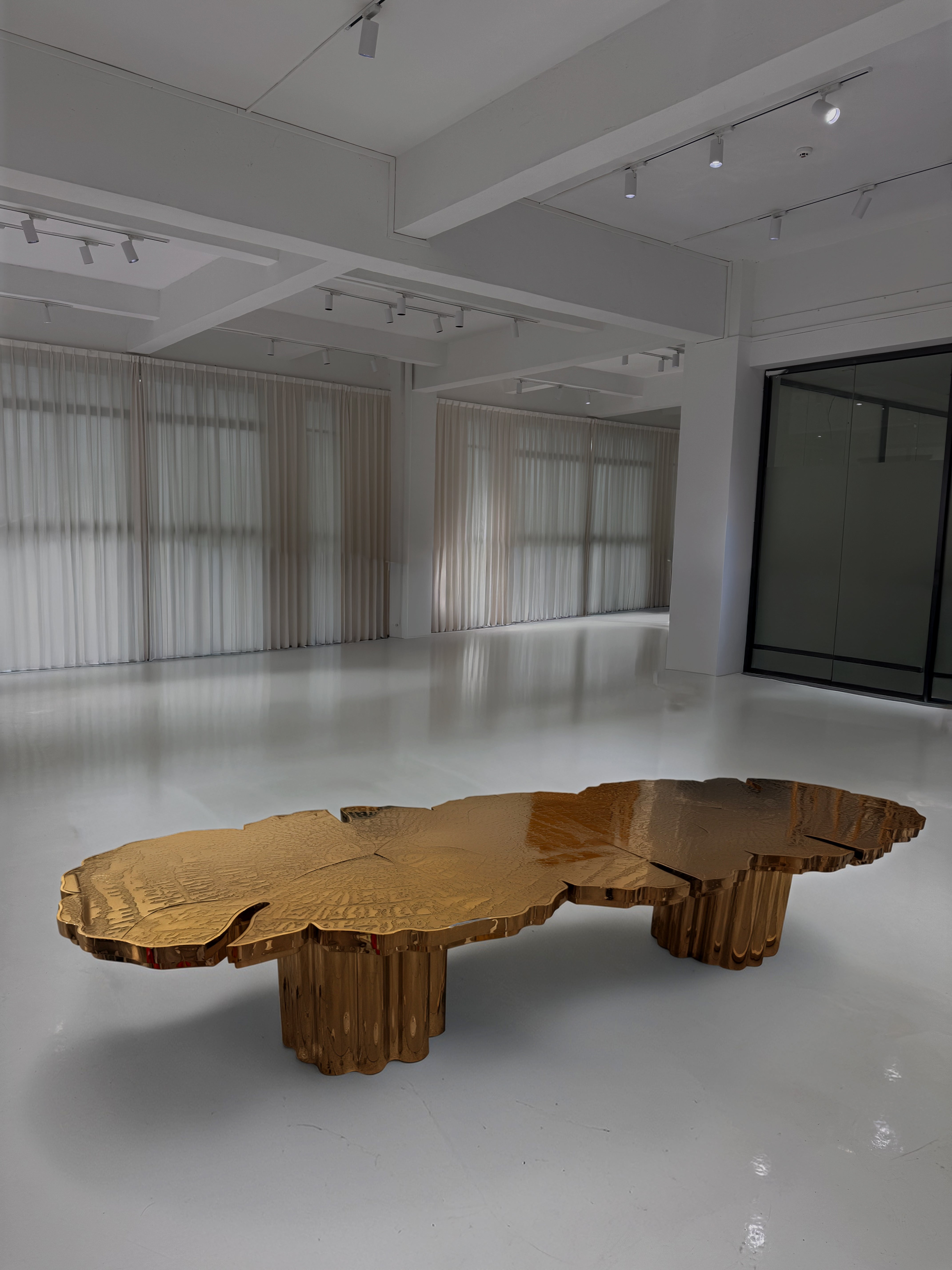 fortuna Petal Dining Table Stainless steel etching for high-end restaurants