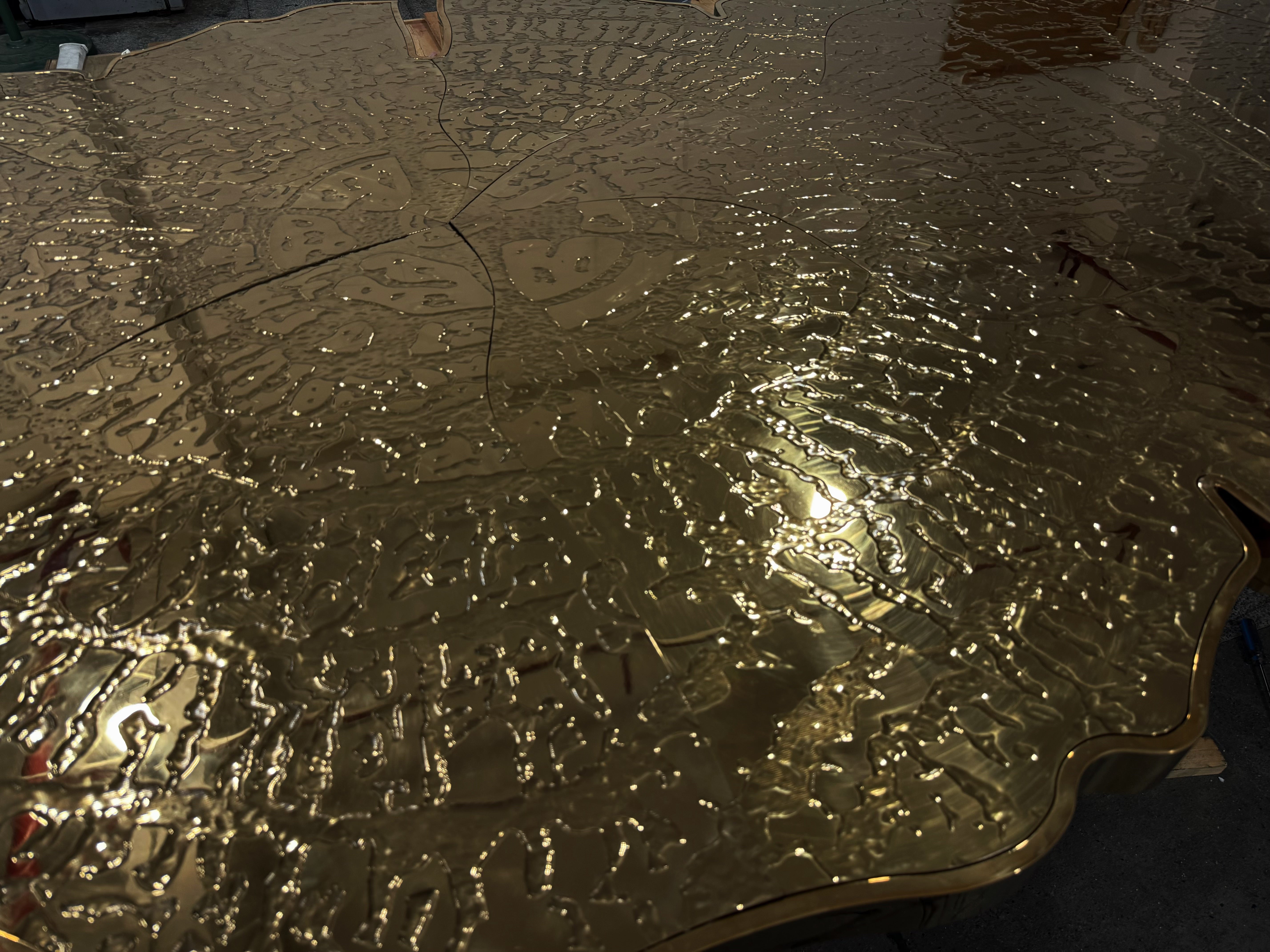 fortuna Petal Dining Table Stainless steel etching for high-end restaurants