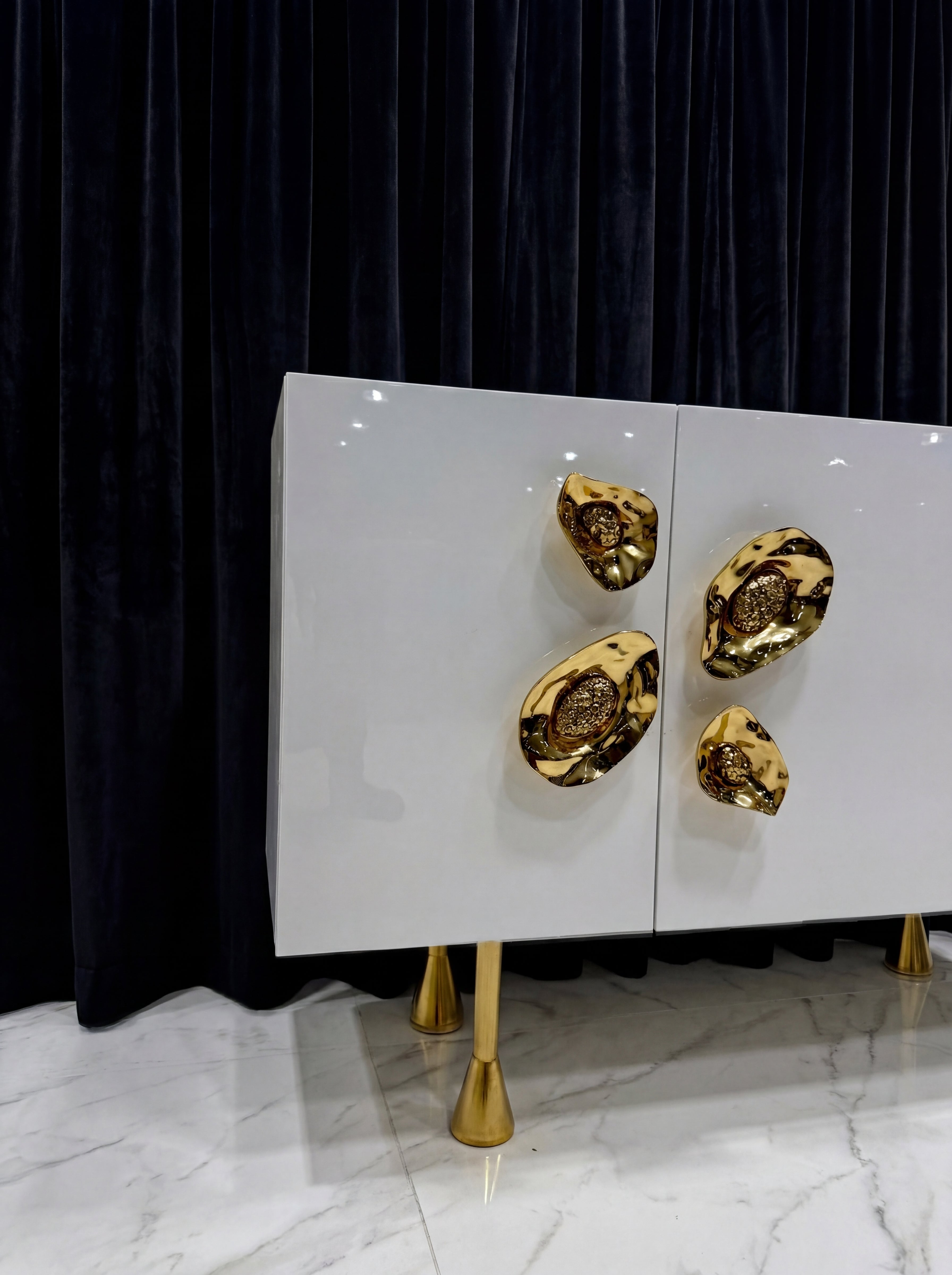 Grescent Luxury High End Creativity Metal Solid Wood Sideboard