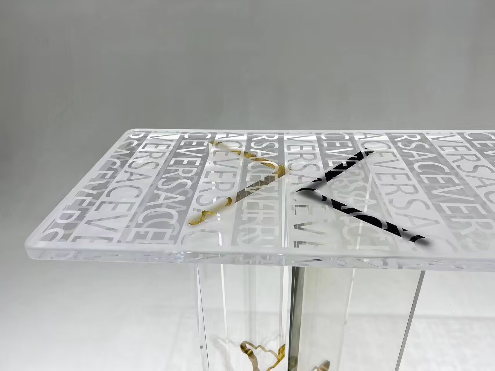 Joynow Creative Minimalism High End Luxurious Acrylic Console