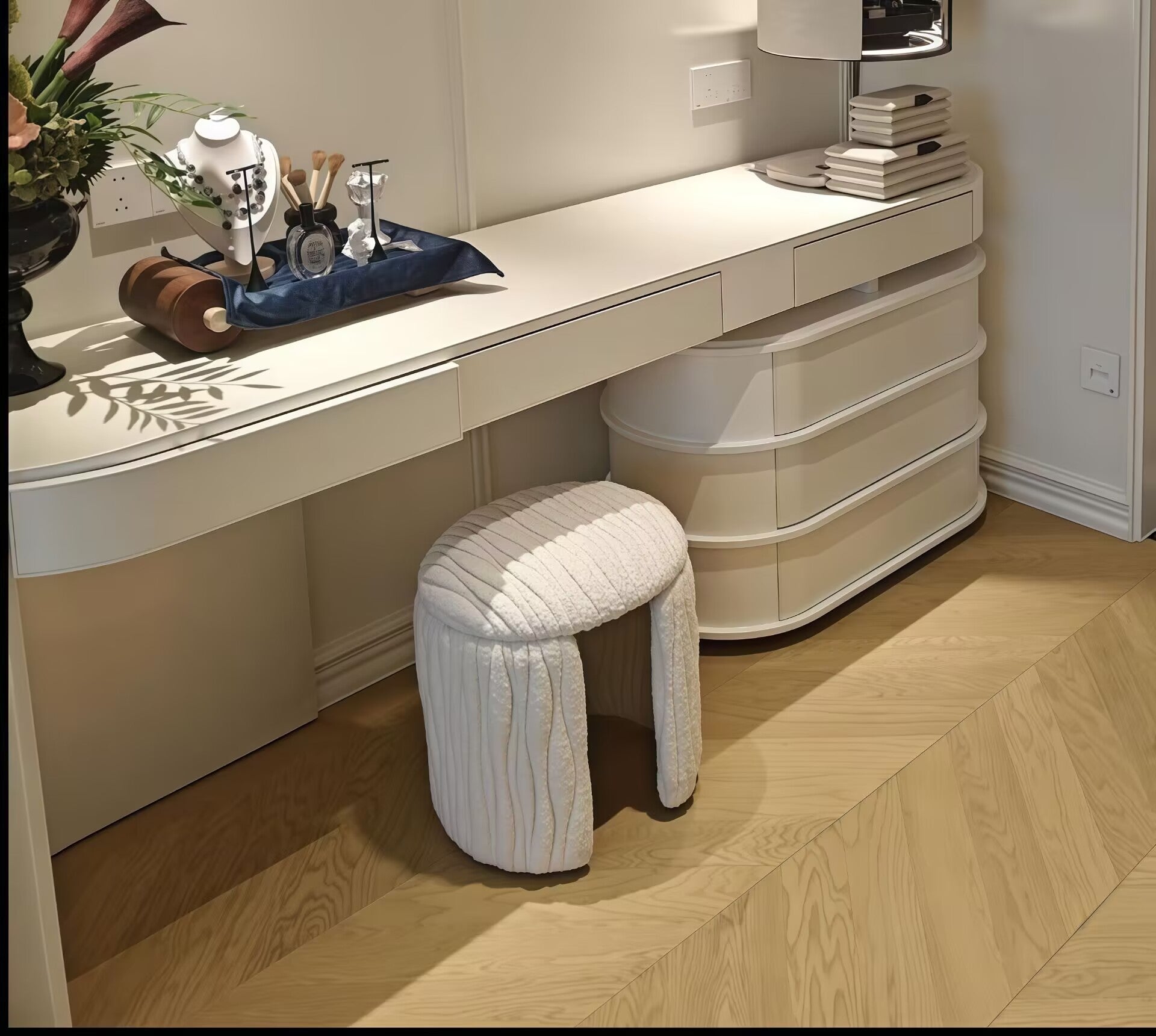 Leaf Modern Luxurious Artistic Minimalist Solid Wood Dressing Stool