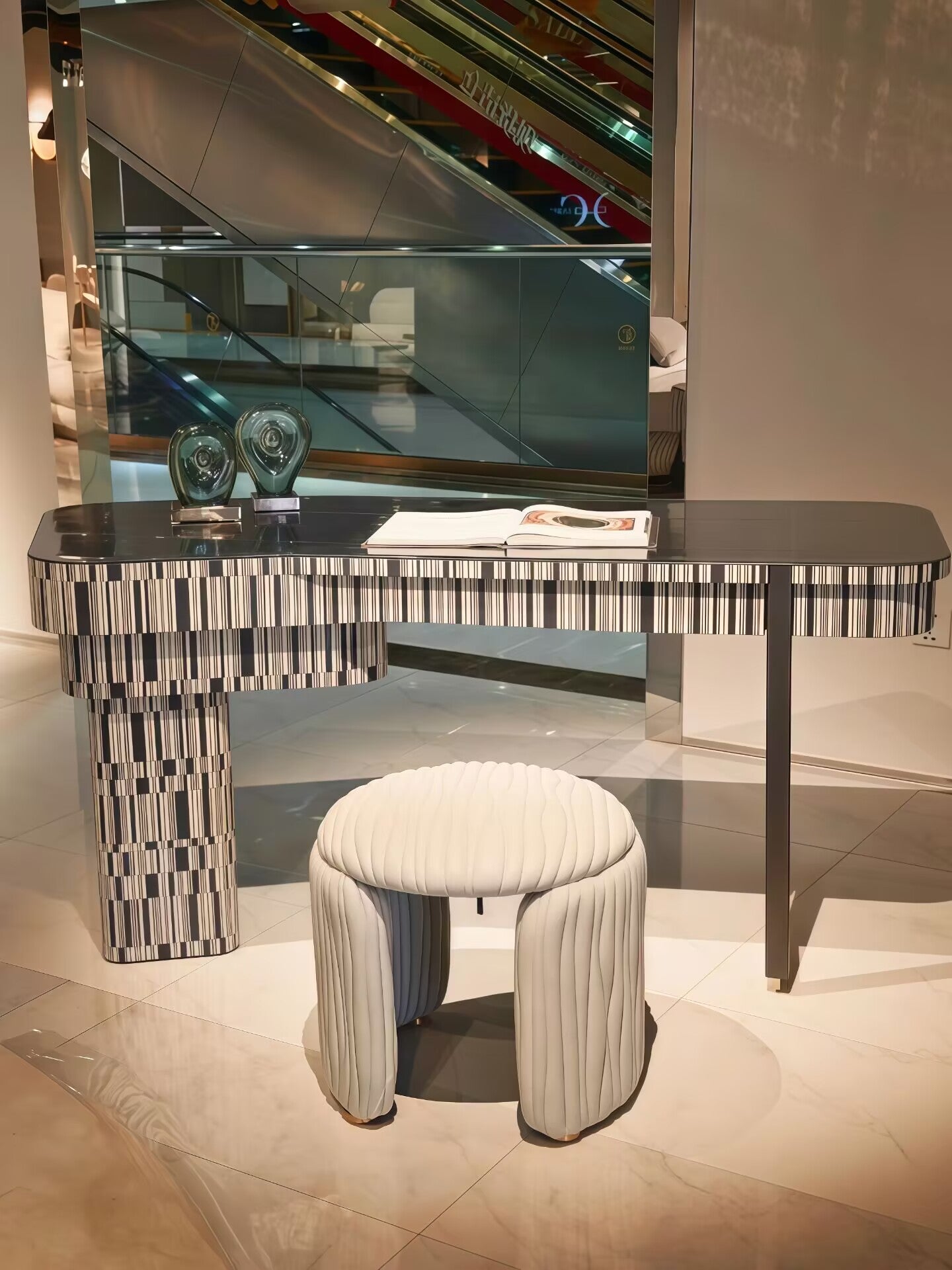 Leaf Modern Luxurious Artistic Minimalist Solid Wood Dressing Stool