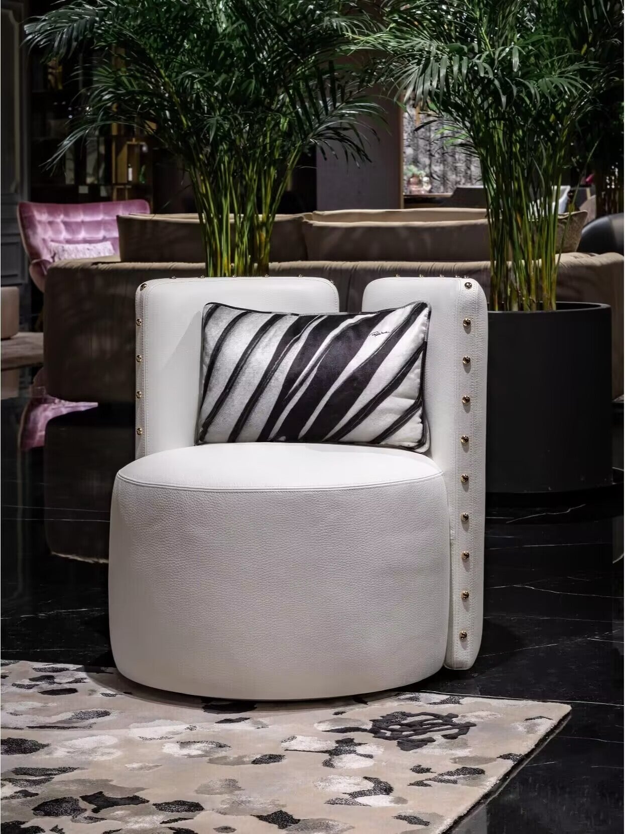 Manda Italian Minimalism Artistic Genuine Leather Sofa Chair