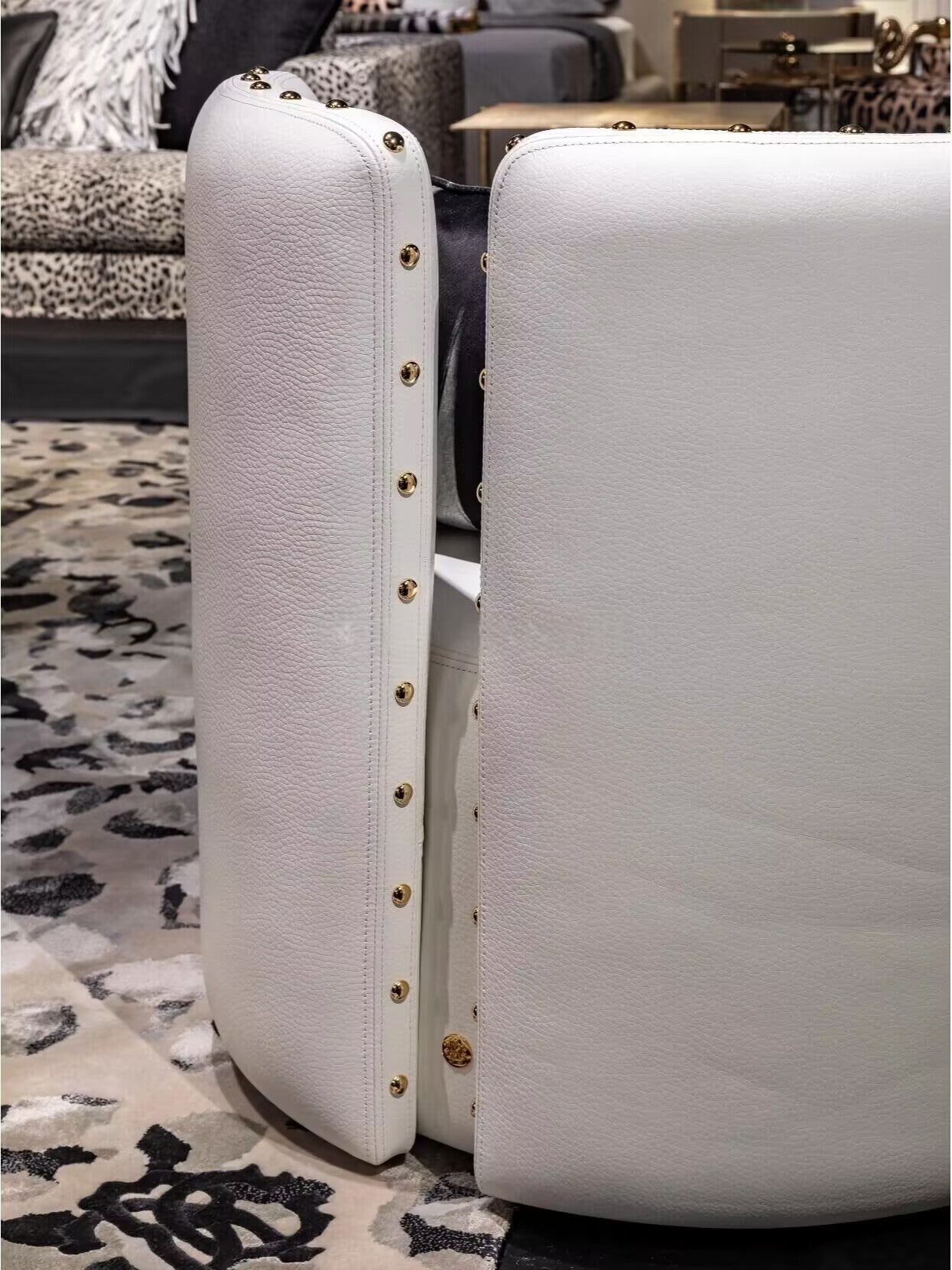 Manda Italian Minimalism Artistic Genuine Leather Sofa Chair