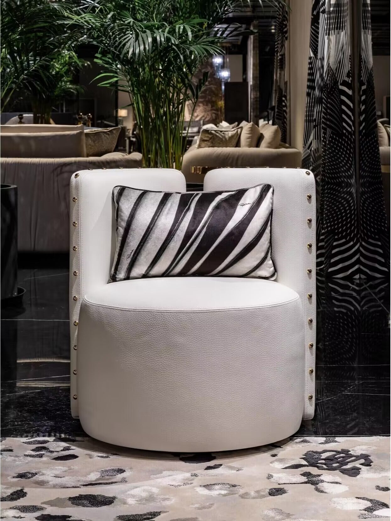Manda Italian Minimalism Artistic Genuine Leather Sofa Chair