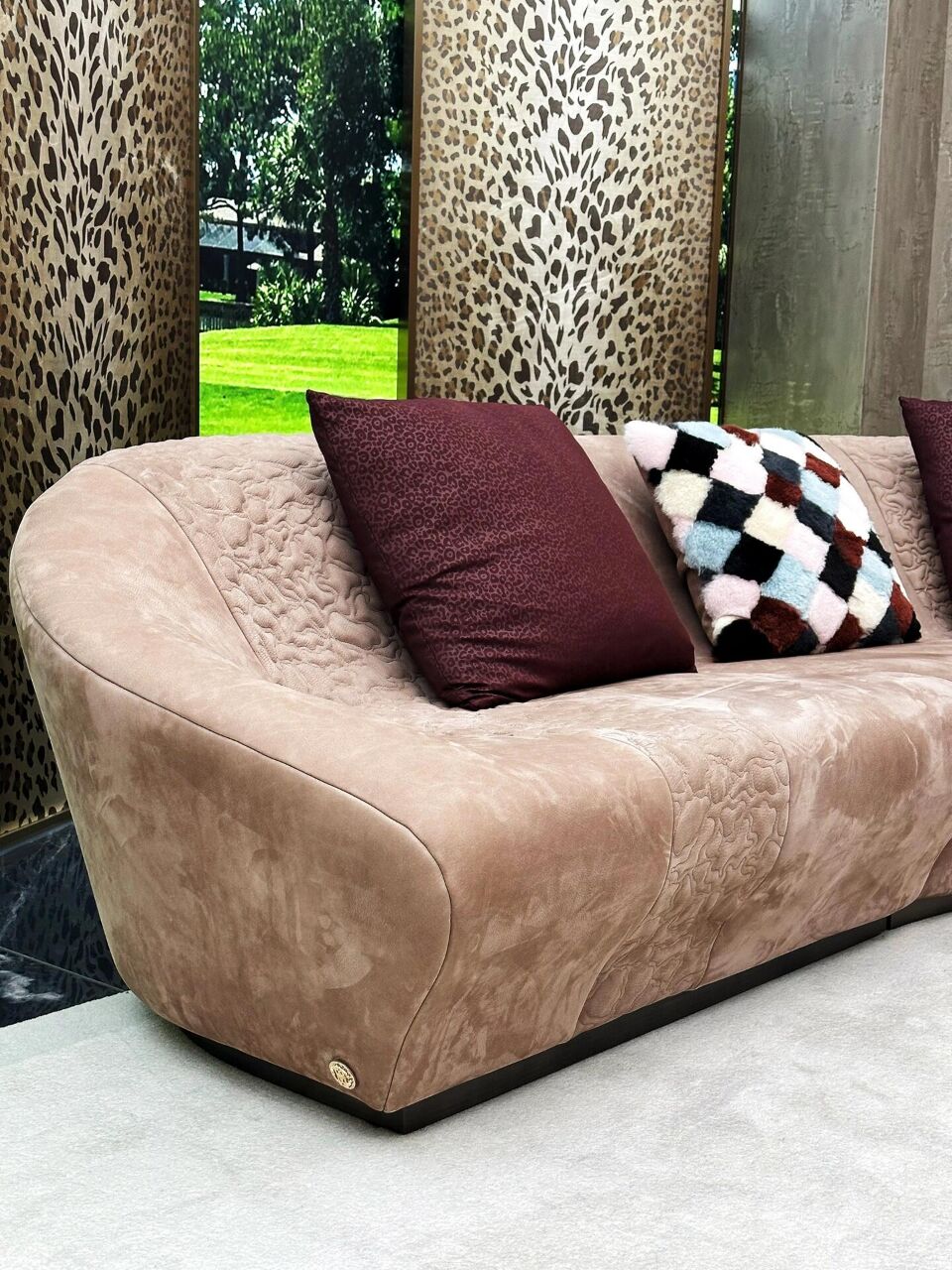 Nassau Living Room High End Curved Modern Minimalism Sofa