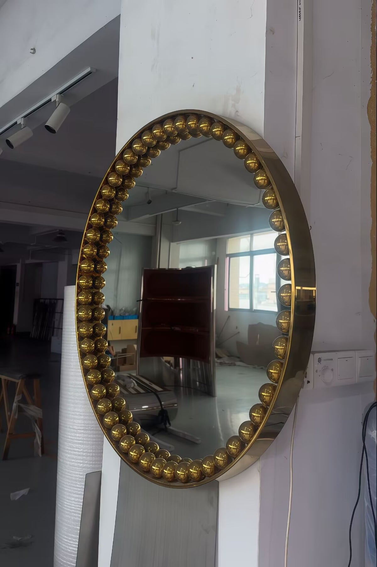 Orbis Living Room Luxurious Unique Art Metal Round Decorative Mirror