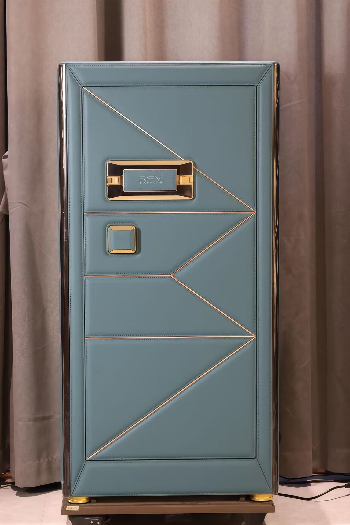 High Quality Luxurious Leather Creativity Minimalist Solid Wood Villa Safe