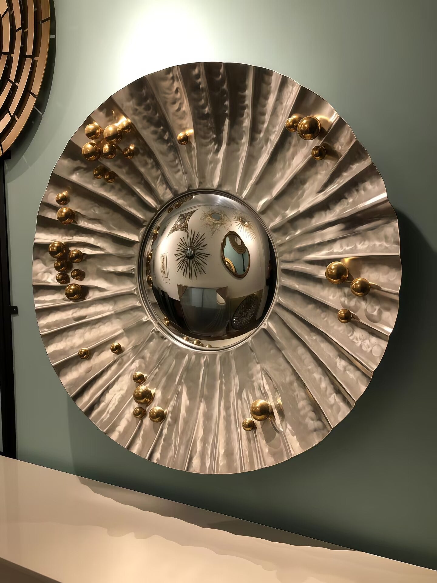 Saya High End Artistic Creativity Suspended Type Metal Decorative Mirror