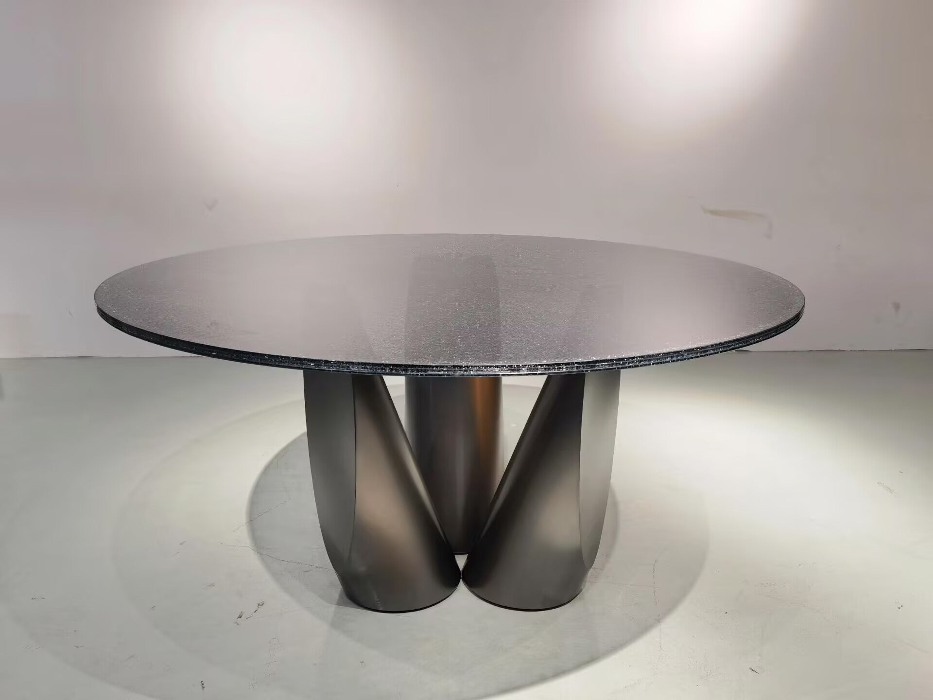 sentei Italian upscale Metal Simple Glass round dining table