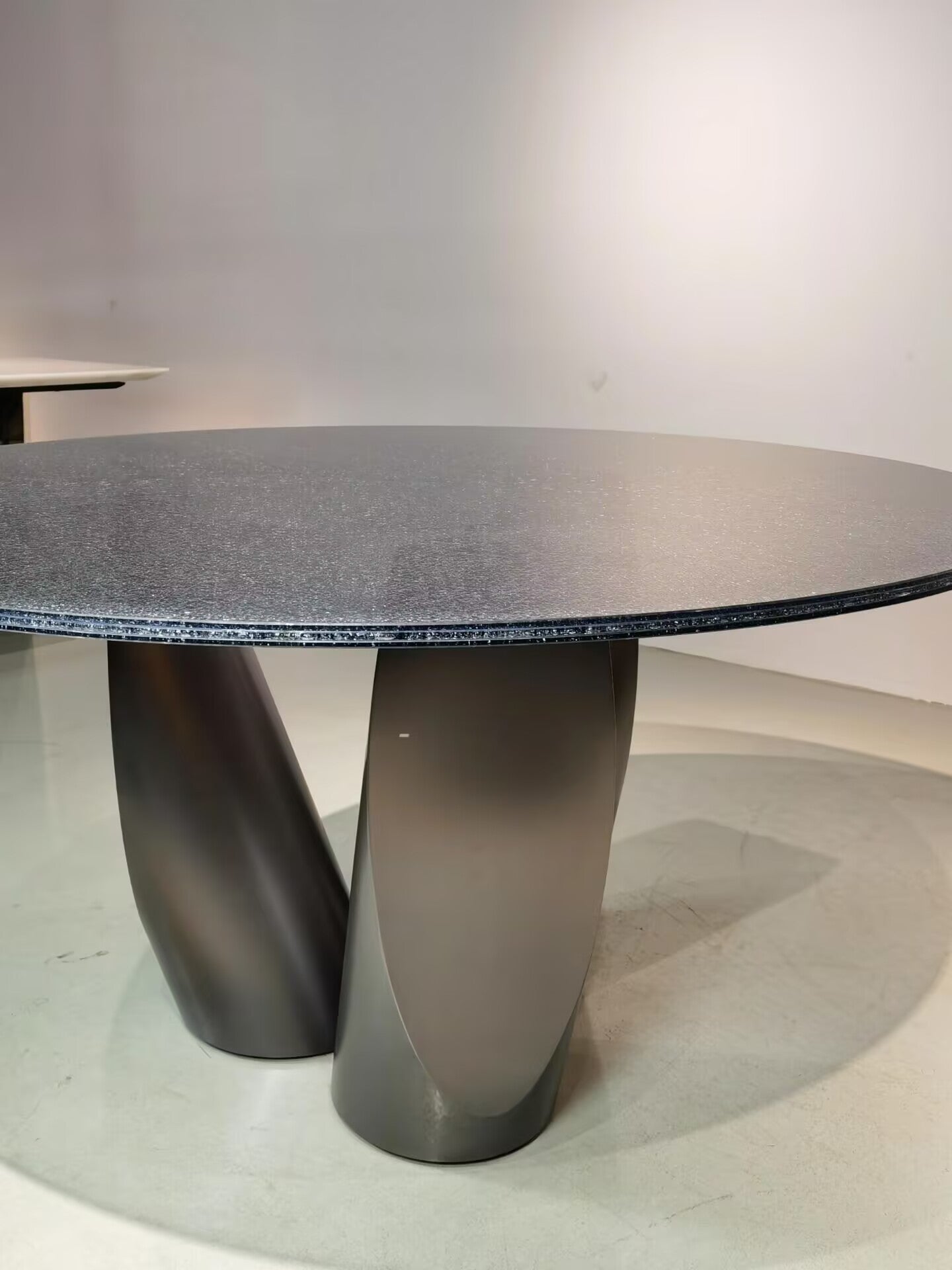 sentei Italian upscale Metal Simple Glass round dining table