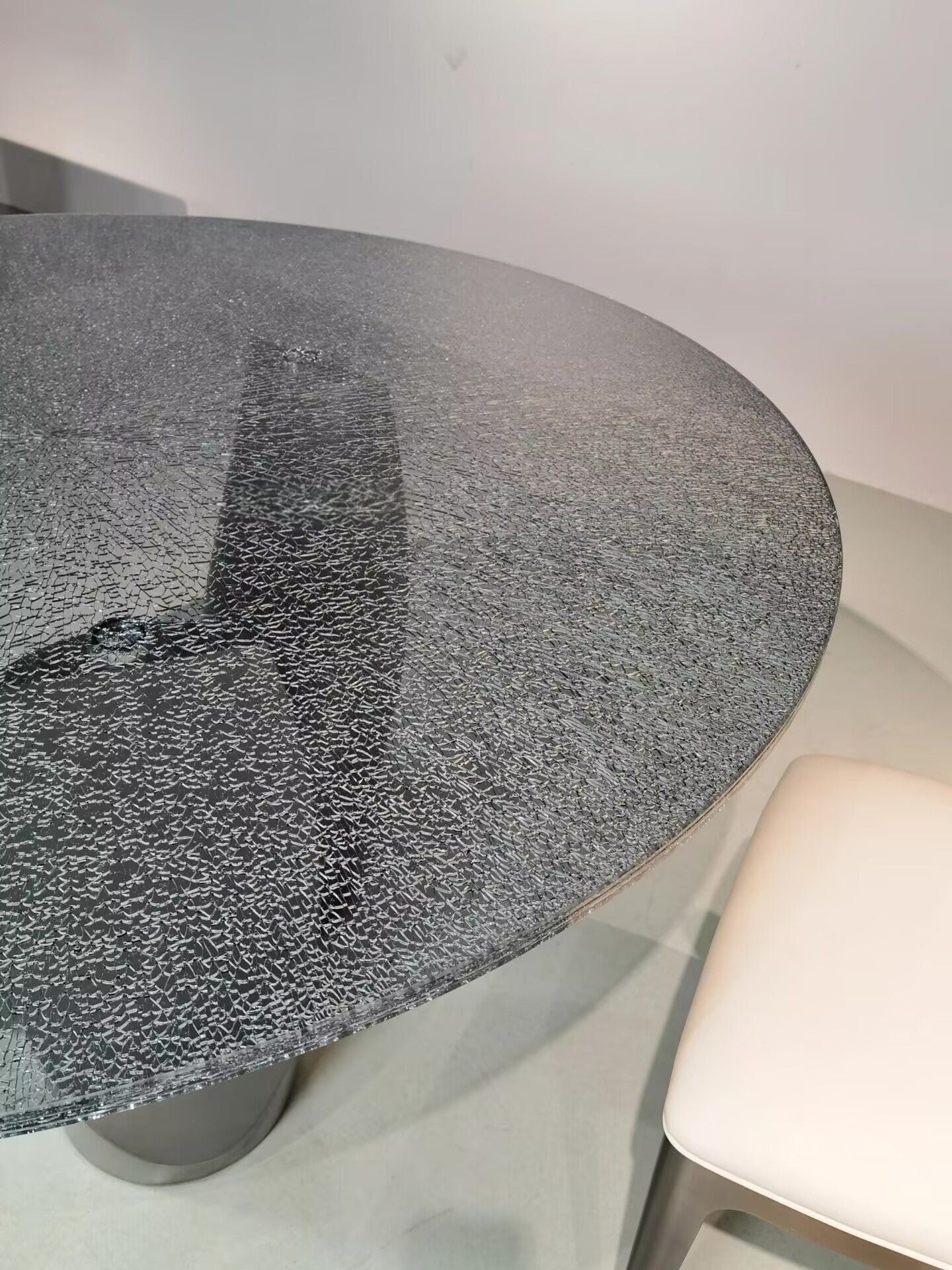 sentei Italian upscale Metal Simple Glass round dining table