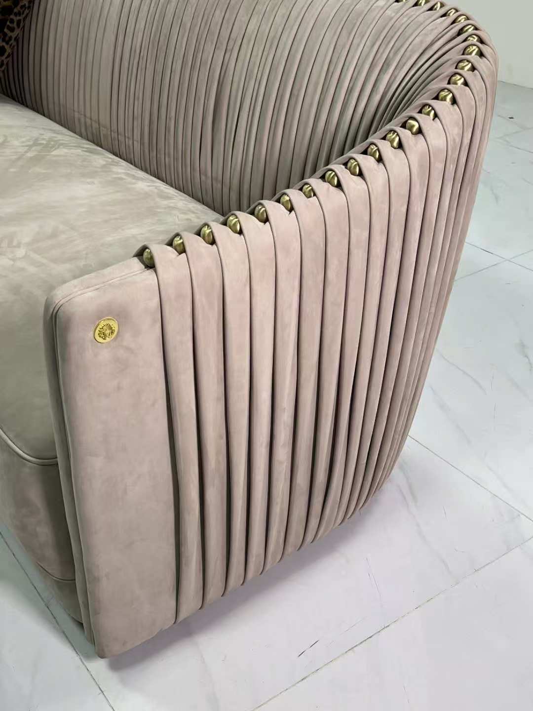 Sharpei Italian Unique Creative Solid Wood Designer Leather Sofa Chair