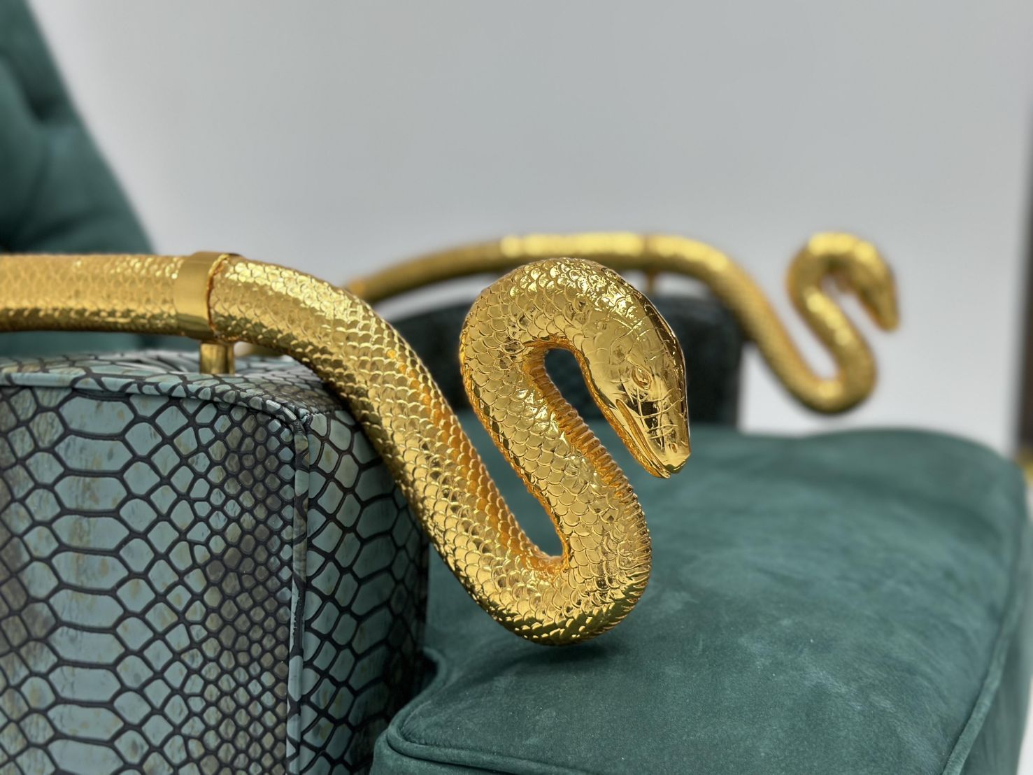 Snake Designer Artistic Modern High End Metal Fabrics Sofa Chair