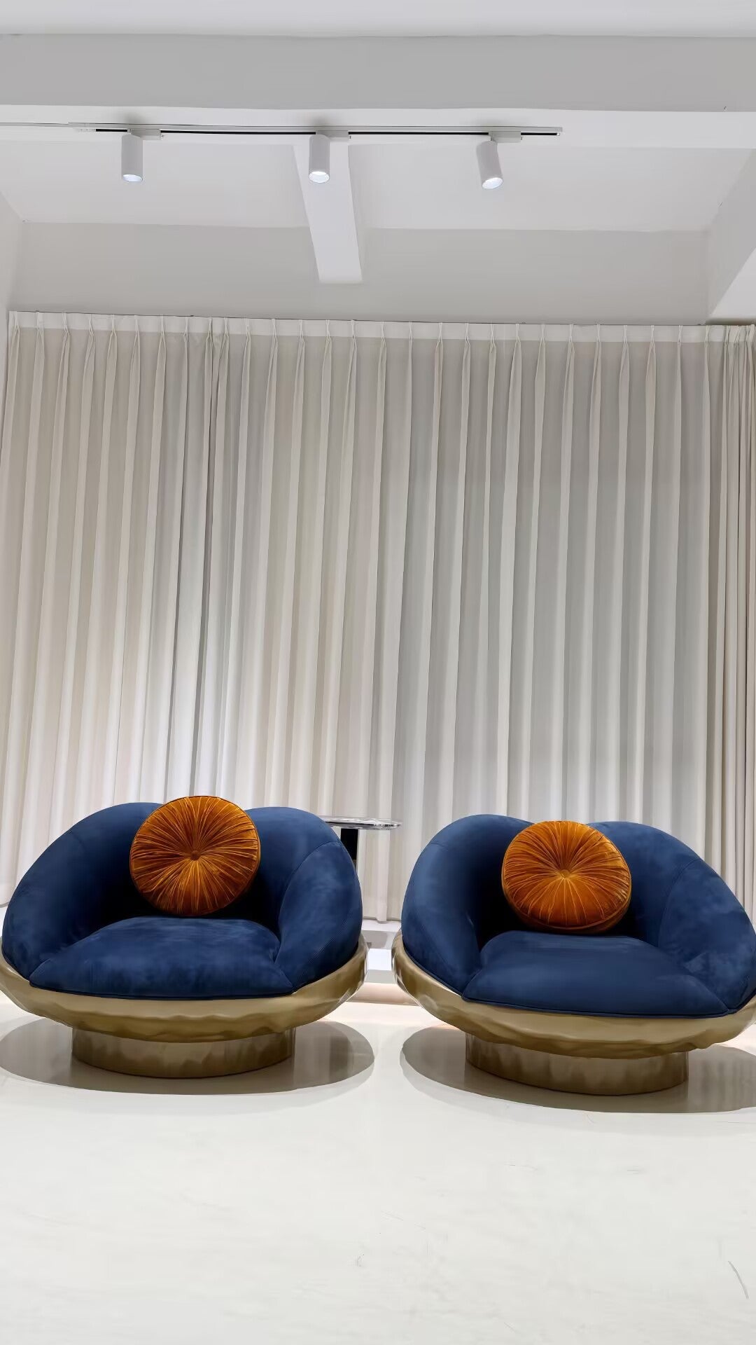 Living Room High Quality Creativity Metal Fabric Customize Curved Sofa