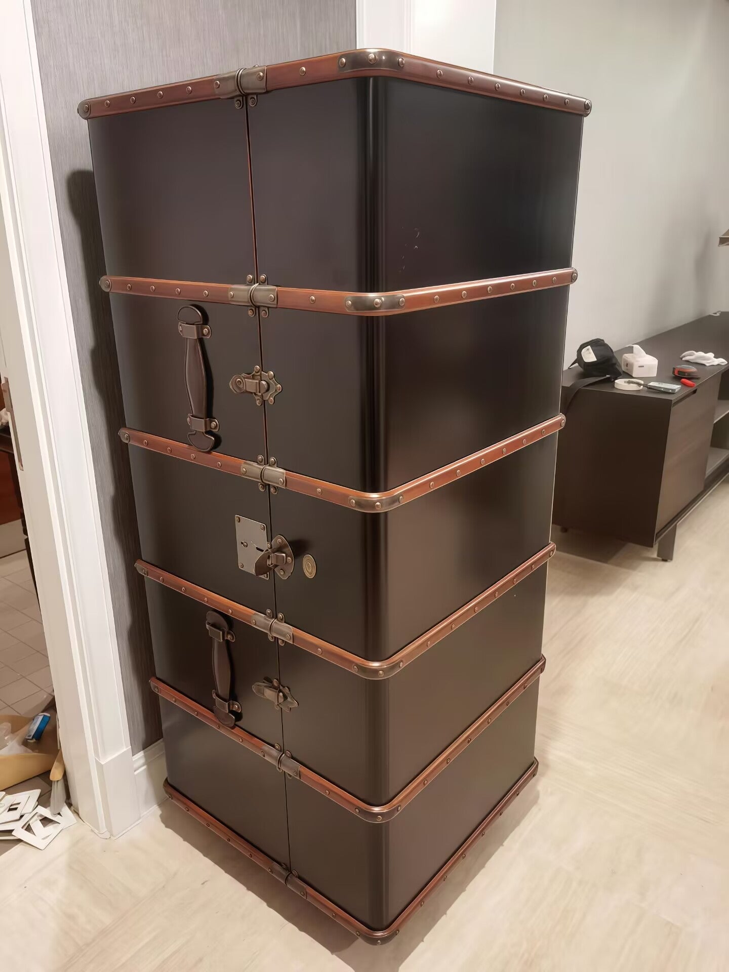 Stateroom Villa Upscale Leather Mobile Solid Wood Wine Cabinet