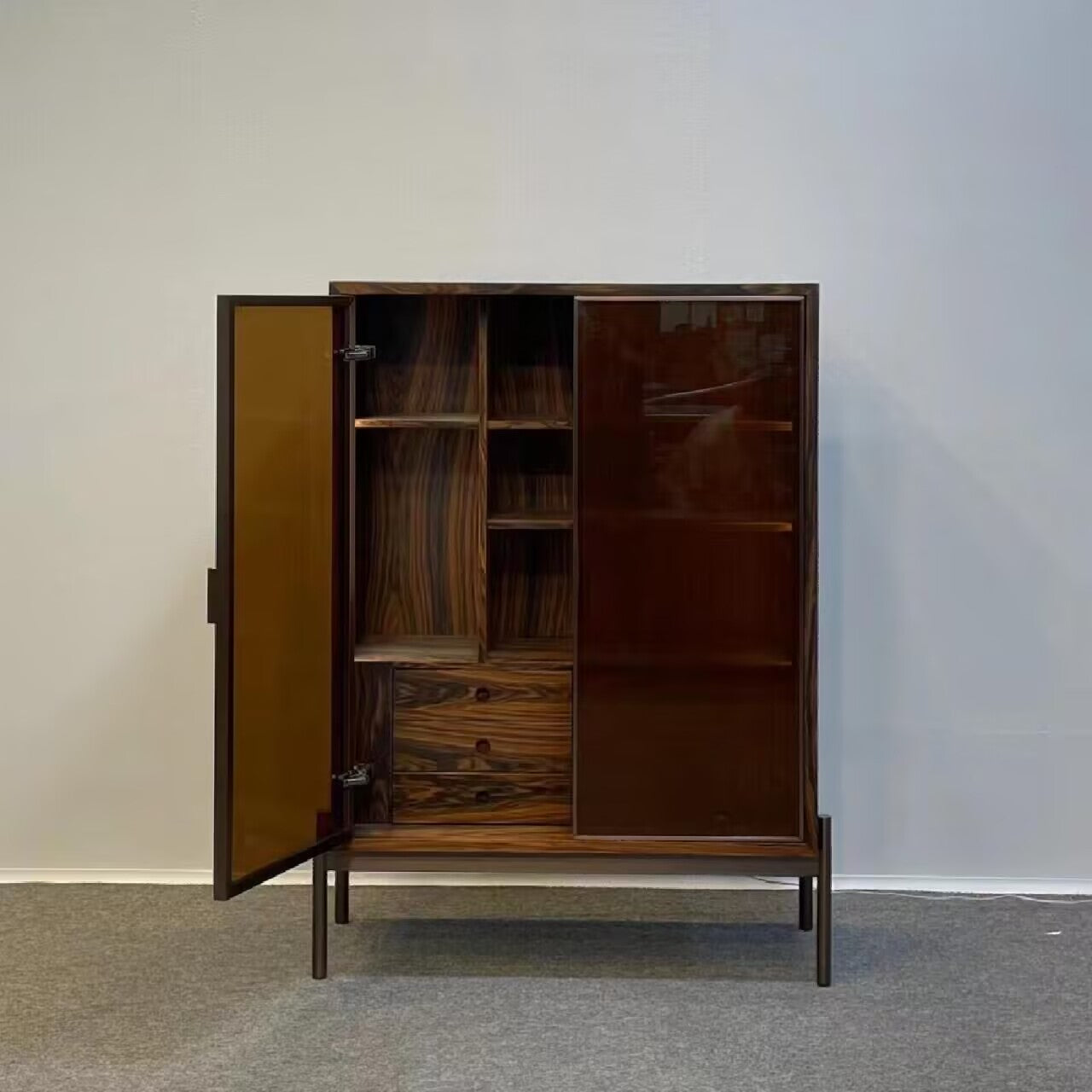 Superquadra Modern Creativity Solid Wood Glass Wine Cabinet