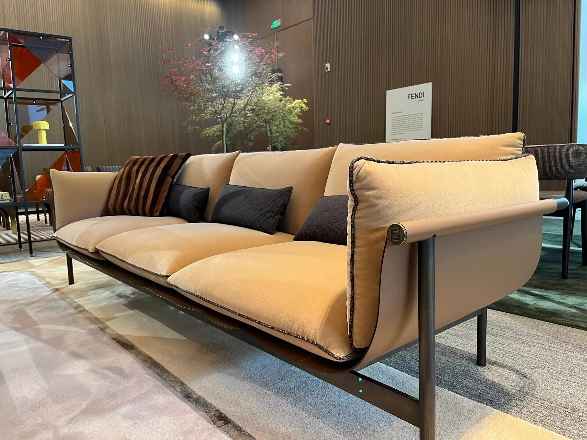 Totu Italian Minimalism Designer Metal High-End Fabric Sofa