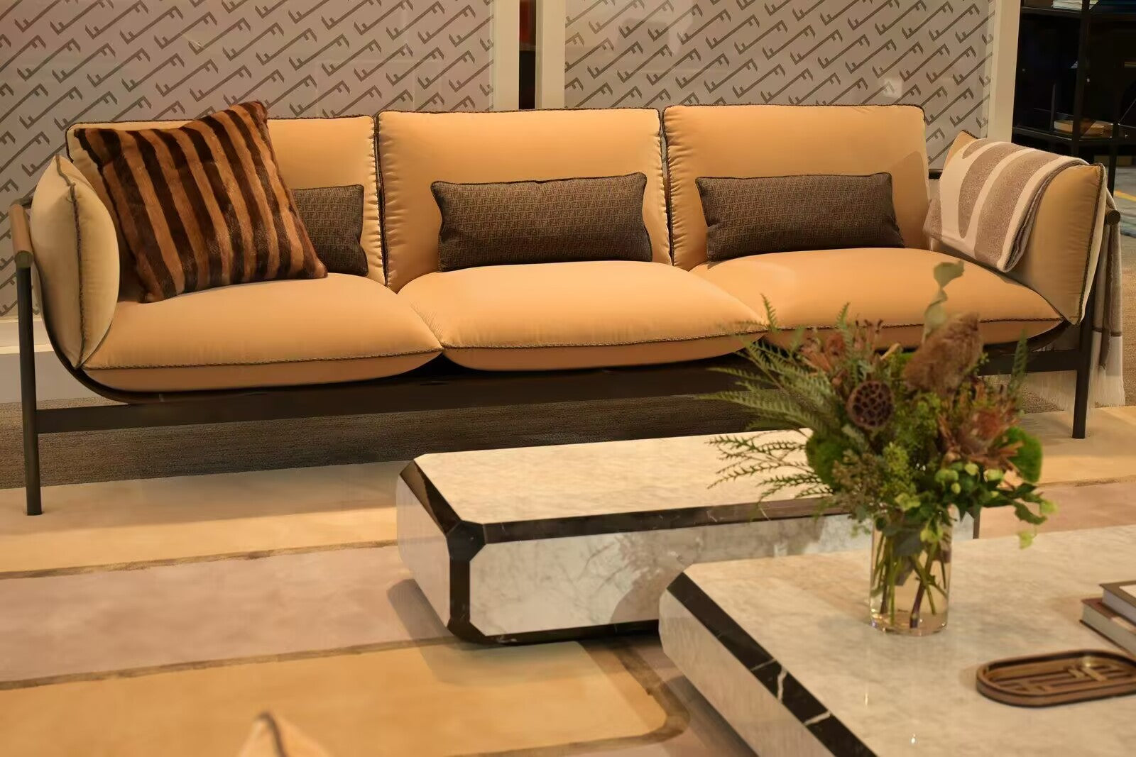 Totu Italian Minimalism Designer Metal High-End Fabric Sofa