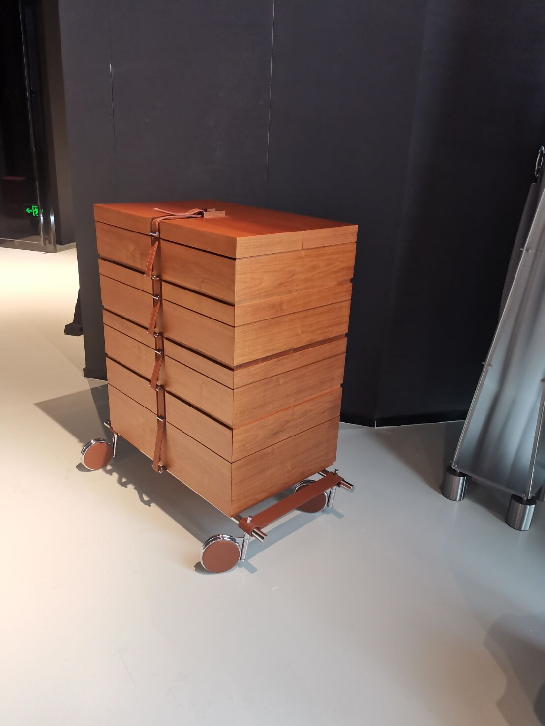 Tresserra Modern Artistic Solid Wood Movable Jewelry Cabinet