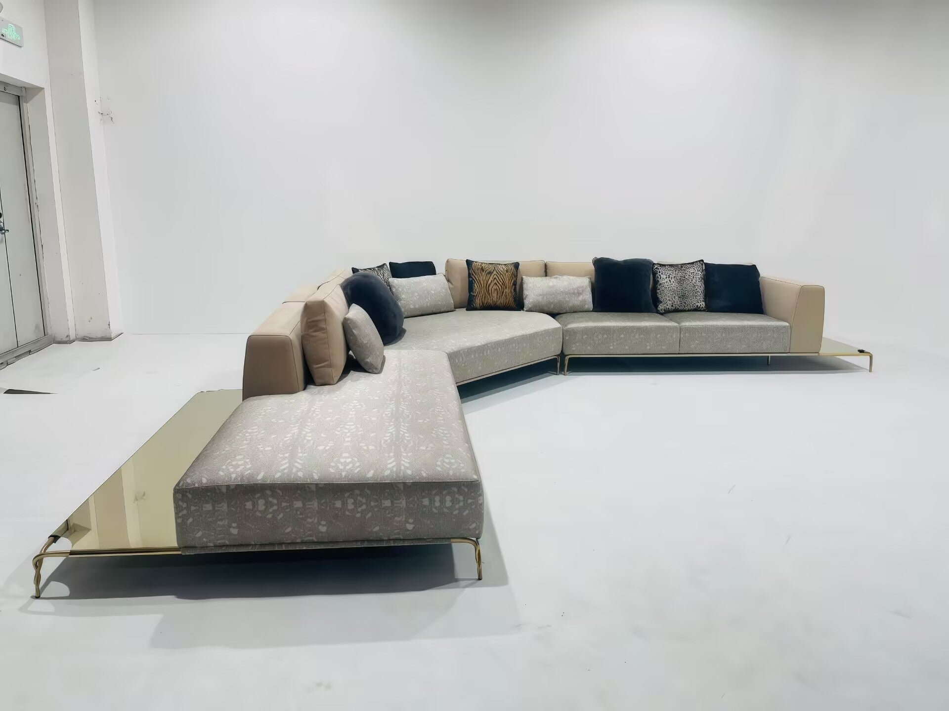 Viktoria Modern Luxury Stainless Steel Living Room Curve Corner Sofa