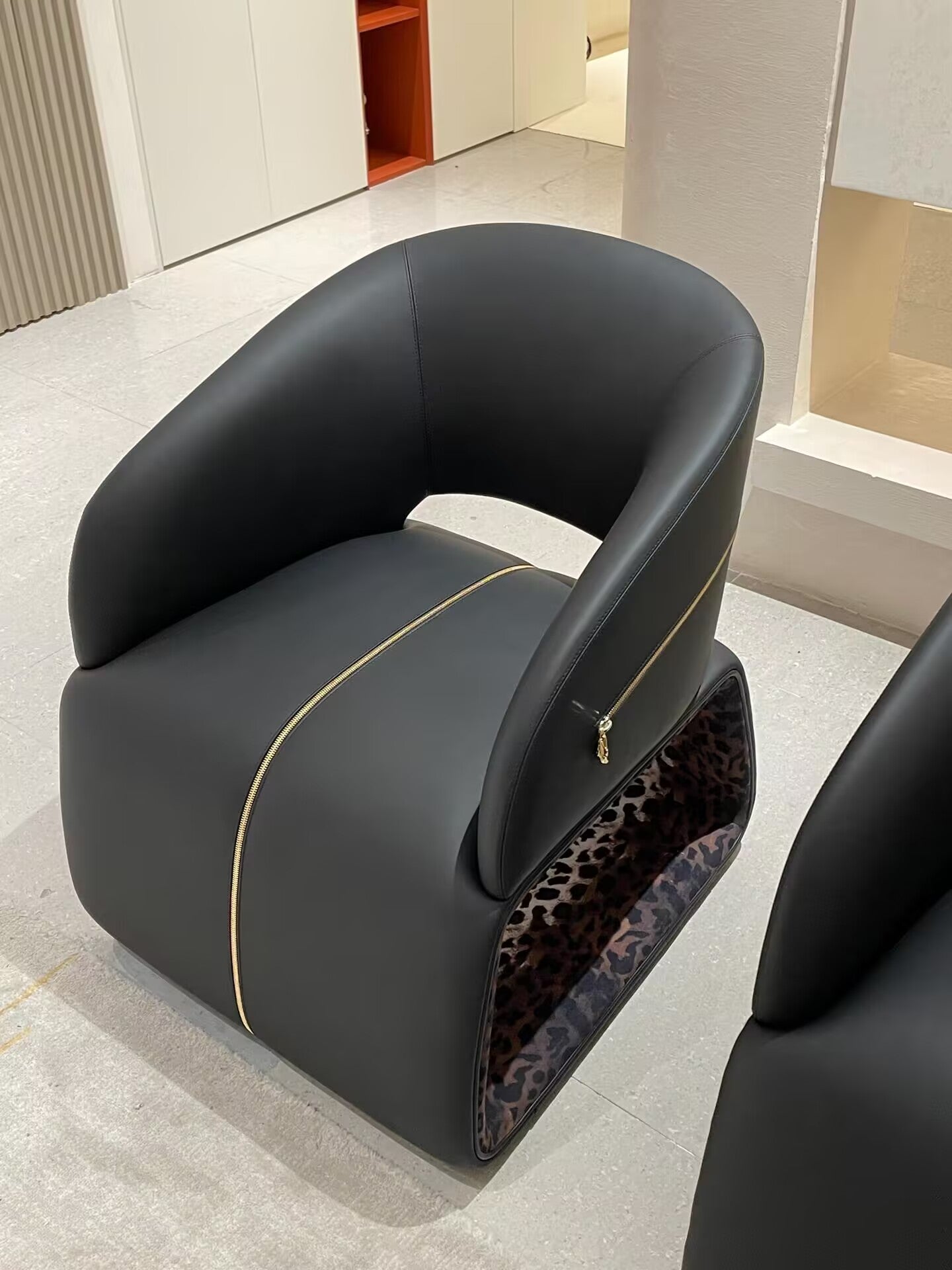 Wild Creativity Leopard Print Genuine Leather Single Sofa Chair